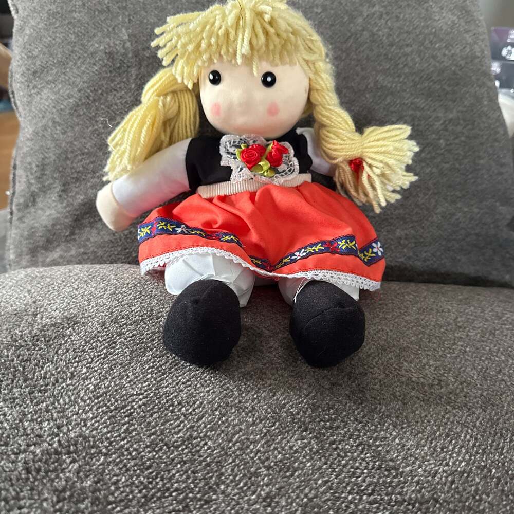 Geneve Cotfer Original Swiss Collection Heidi Musical Rag Doll